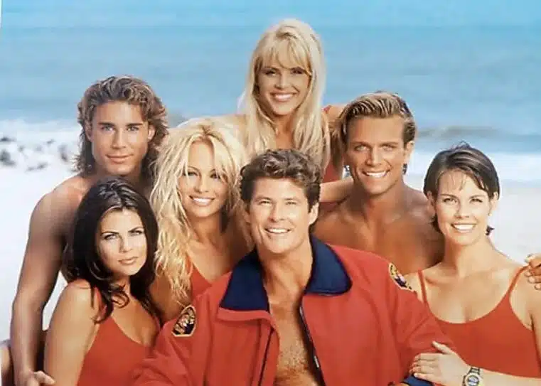 90-luvun hittisarja palaa takaisin vuosina 2026–2027 – hidastuksia ja kireitä uimapukuja