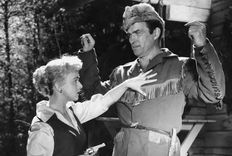 Tänään TV:ssä suomalainen seikkailuelokuva – avustajina käytettiin oikeita ryyppyporukoita