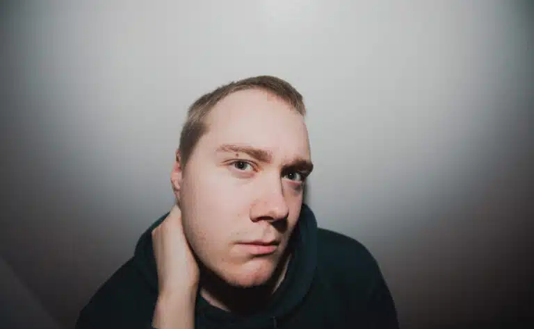 Lassi, 20, juo itsensä känniin, vaikka rahaa ei ole – ”Enemmän tuloa kuin Kelasta”