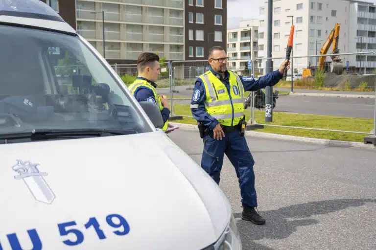 Tänään tv:ssä: Kuljettaja kääntyy nähdessään poliisin – epäilykset heräävät heti