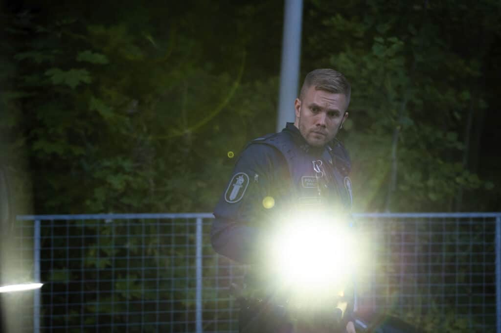 Poliisit 24/7: mies yrittää saada ovea auki S-etukortilla 2 poliisit 24 7 kausi 15 jakso 19 tampere valtteri kauppila 12 kuvaaja saku tiainen