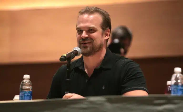 Maailmantähti suuteli suomalaisohjaajaa – megaluokan paljastus!