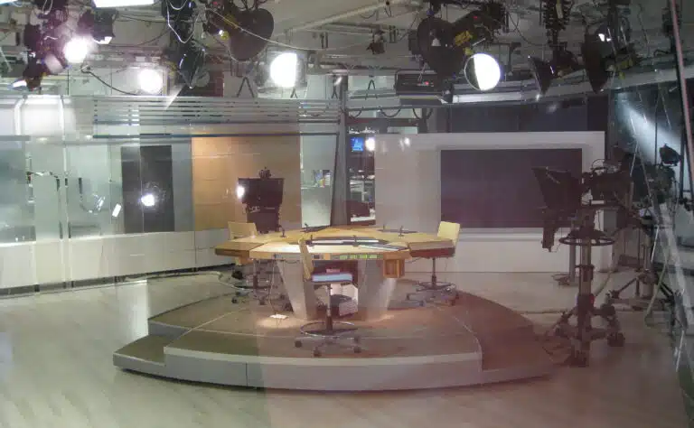 Anniina Valtoselta hupaisa hetki suorassa lähetyksessä: ”Poistun paikalta”