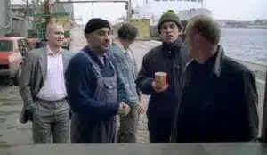 Tänään televisiossa: Mads Mikkelsenin tähdittämä rikoskomedia on noussut kulttisuosikiksi